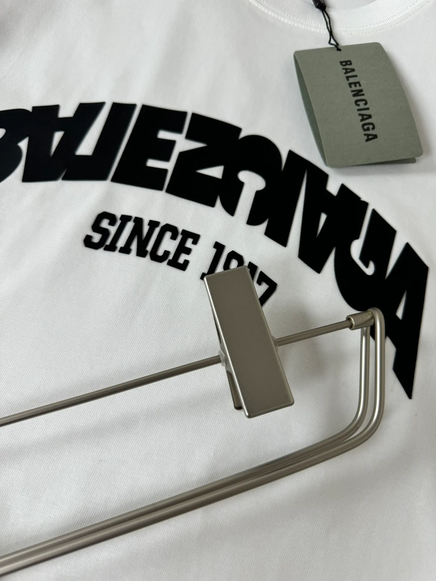 Balenciaga Balenciaga's latest spring and summer New Arrival round neck fashionable short-sleeved T-shirt, heavyweight pure cotton double yarn pure cotton fabric! Comfortable against the skin, durable and easy to wear, thick silicone design, original factory meticulous craftsmanship, casual Versatile must-have Sizes S M L XL XXL